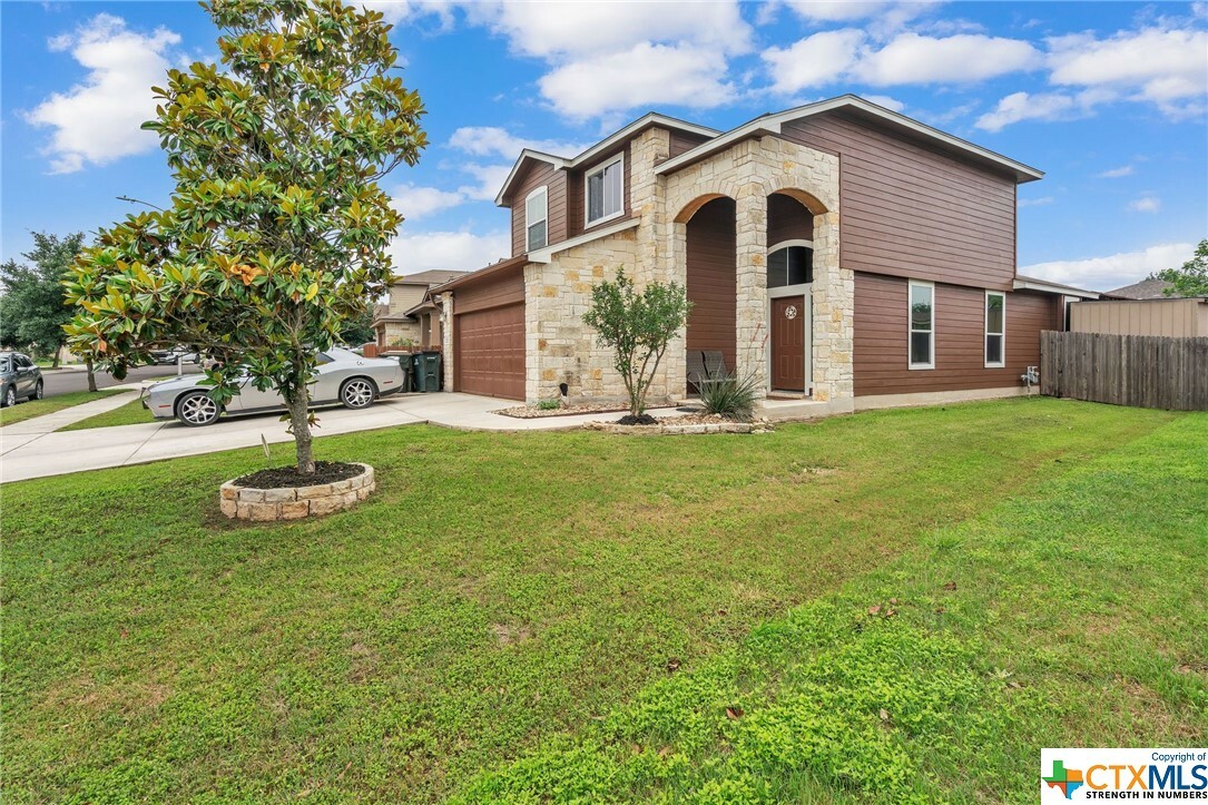 Property Photo:  221 Brazoria Trail  TX 78666 