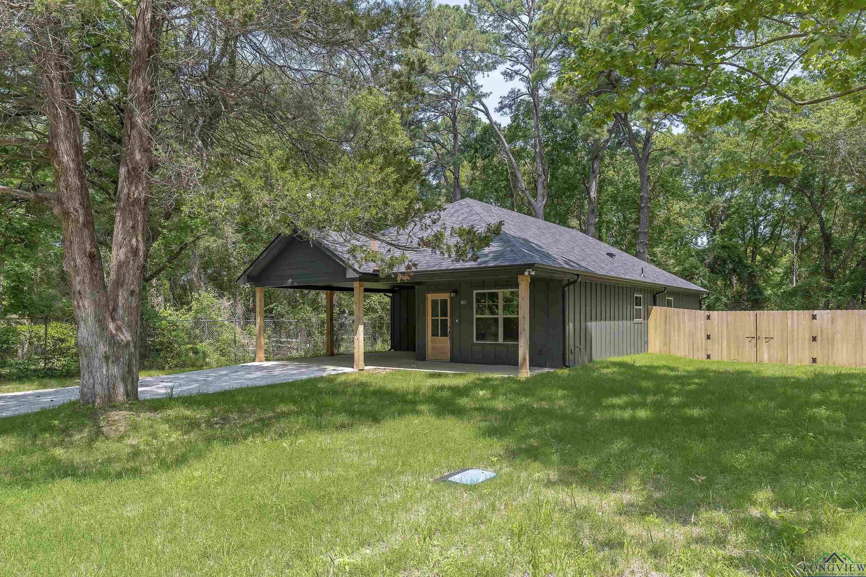 Property Photo:  1011 Lorin Dr  TX 75602 