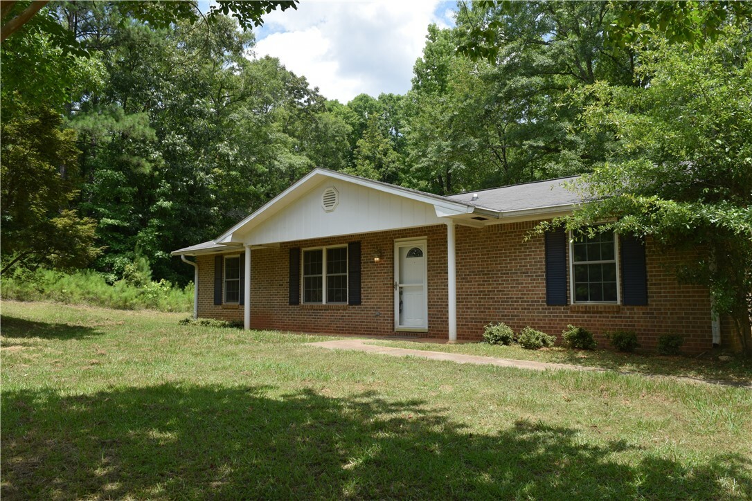 Property Photo:  2797 Lee Road 148  AL 36804 