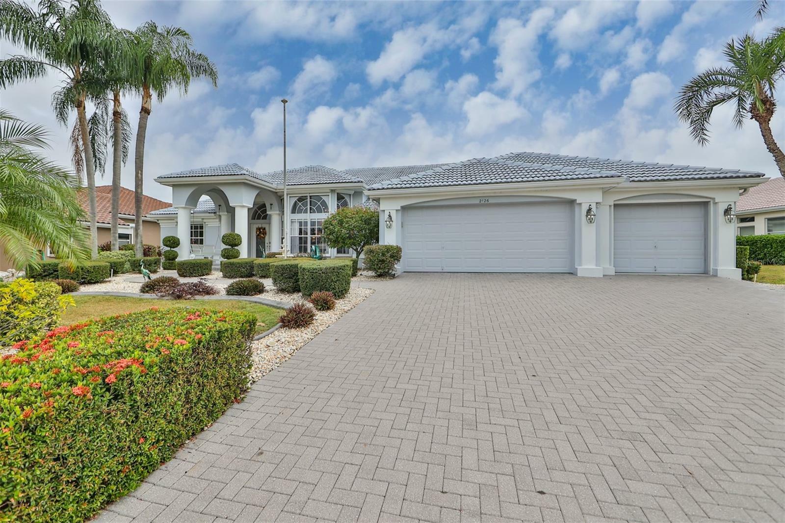 Property Photo:  2126 Platinum Drive  FL 33573 