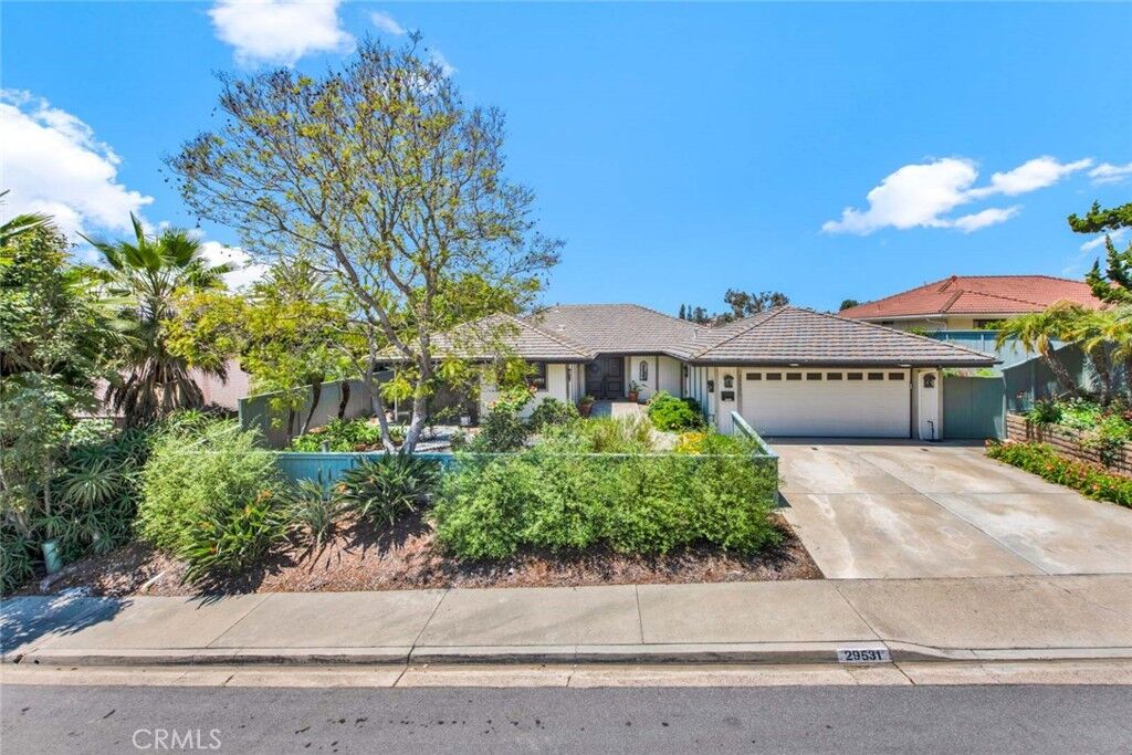 Property Photo:  29531 Via Valverde  CA 92677 