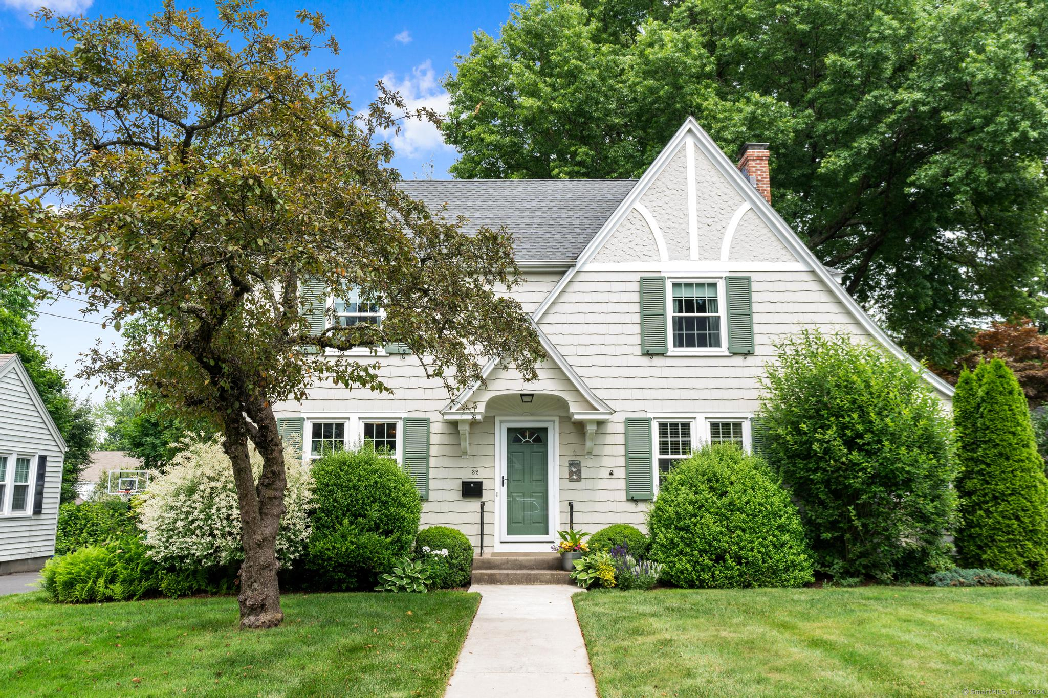 Property Photo:  32 Castlewood Road  CT 06107 