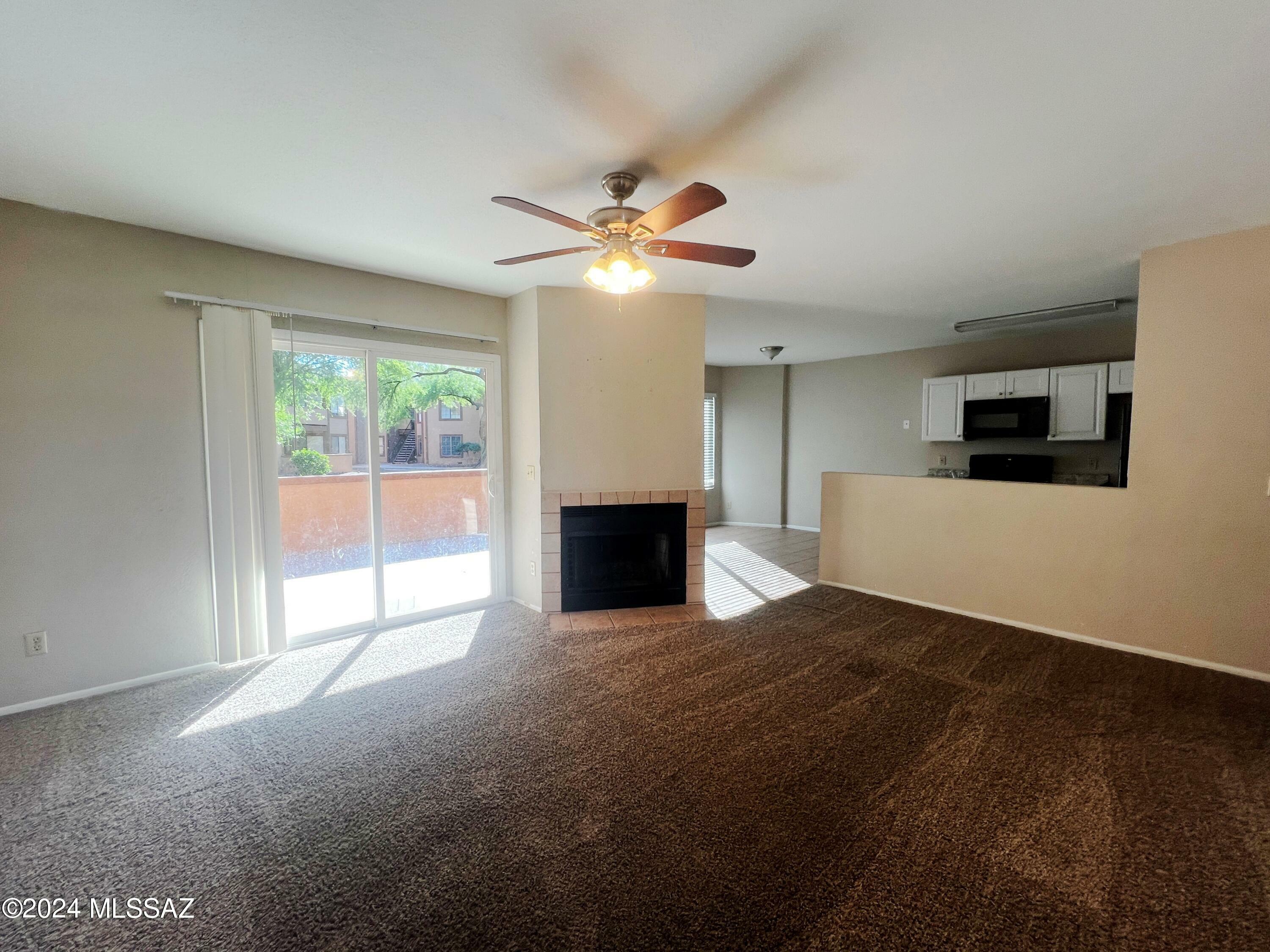 Property Photo:  1712 W Park Wood Lane  AZ 85746 