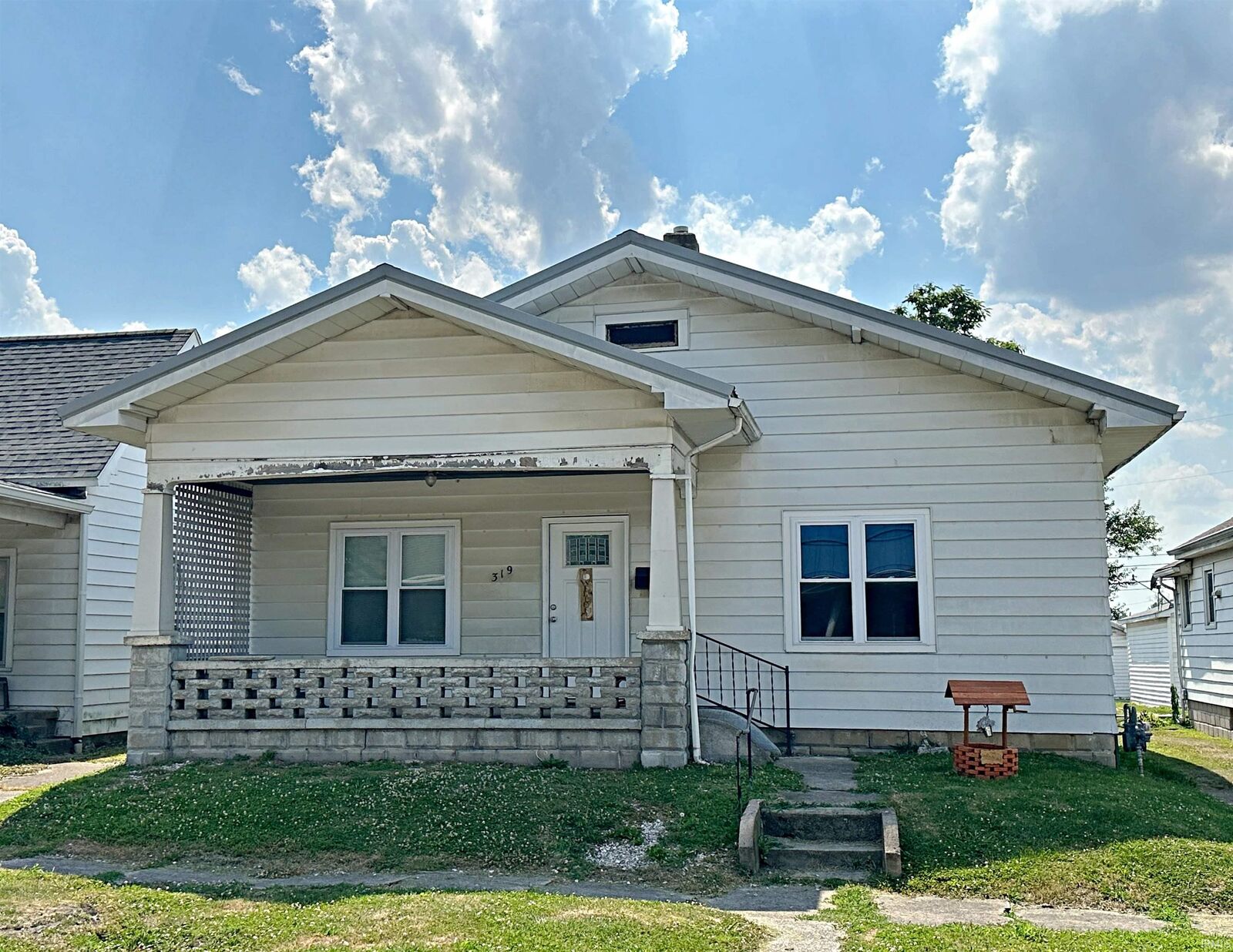 Property Photo: 319 SE 7th Street IN 47501