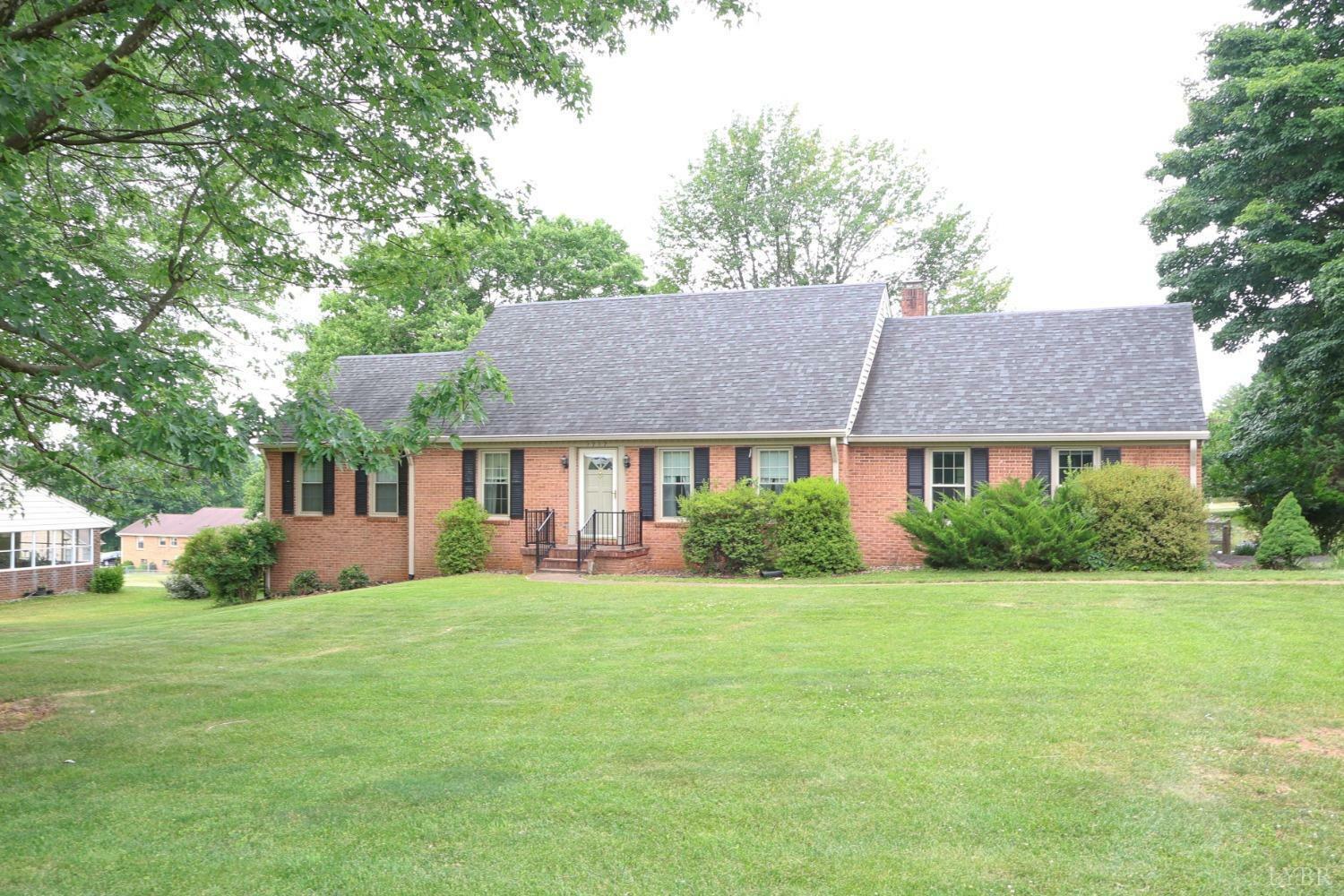 Property Photo:  1717 Oakwood Street  VA 24523 