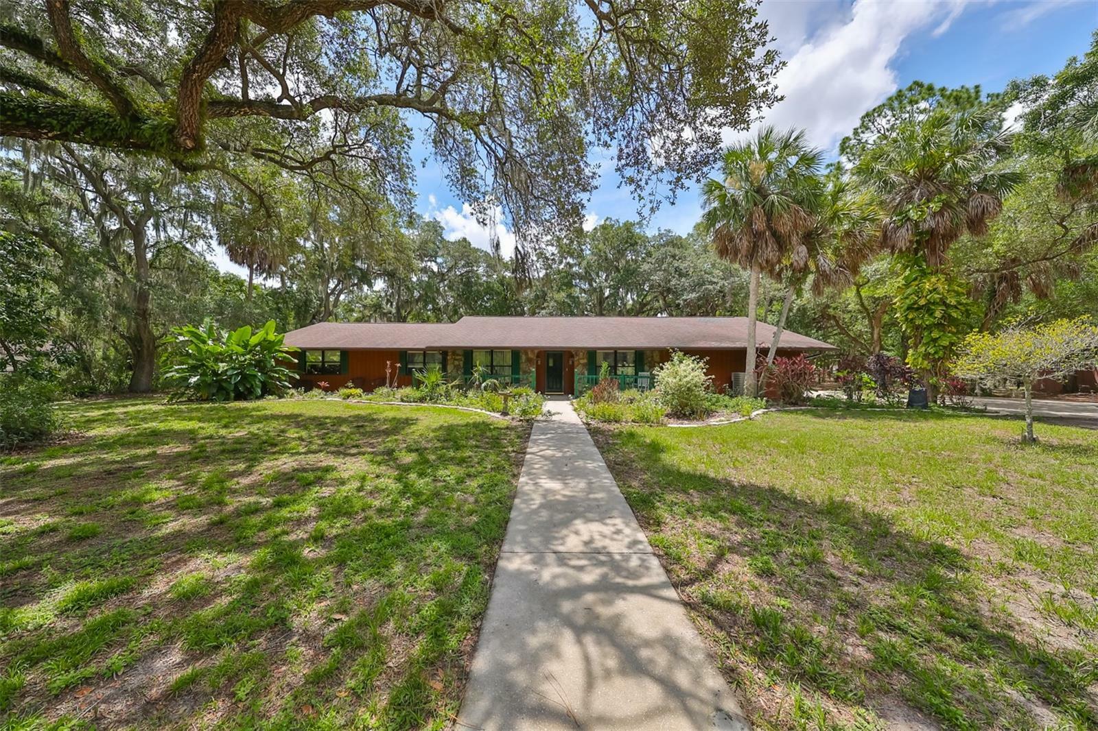 Property Photo: 3302 Arrowsmith Road FL 33598