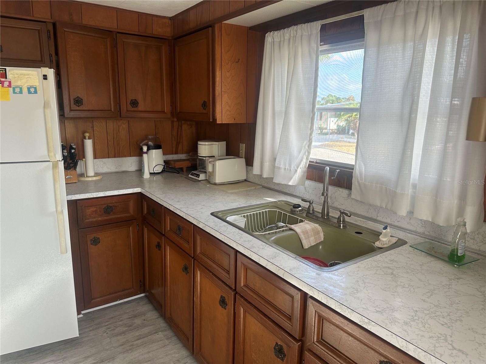 Property Photo: 630 Gloriosa Drive FL 34293