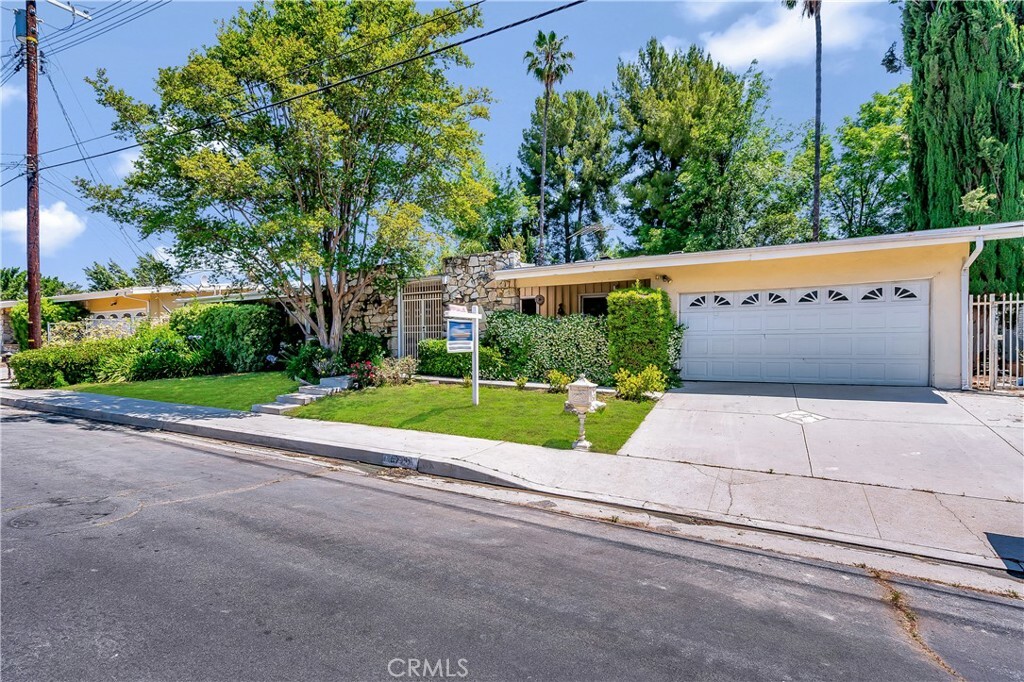 Property Photo:  5720 Wilhelmina Avenue  CA 91367 