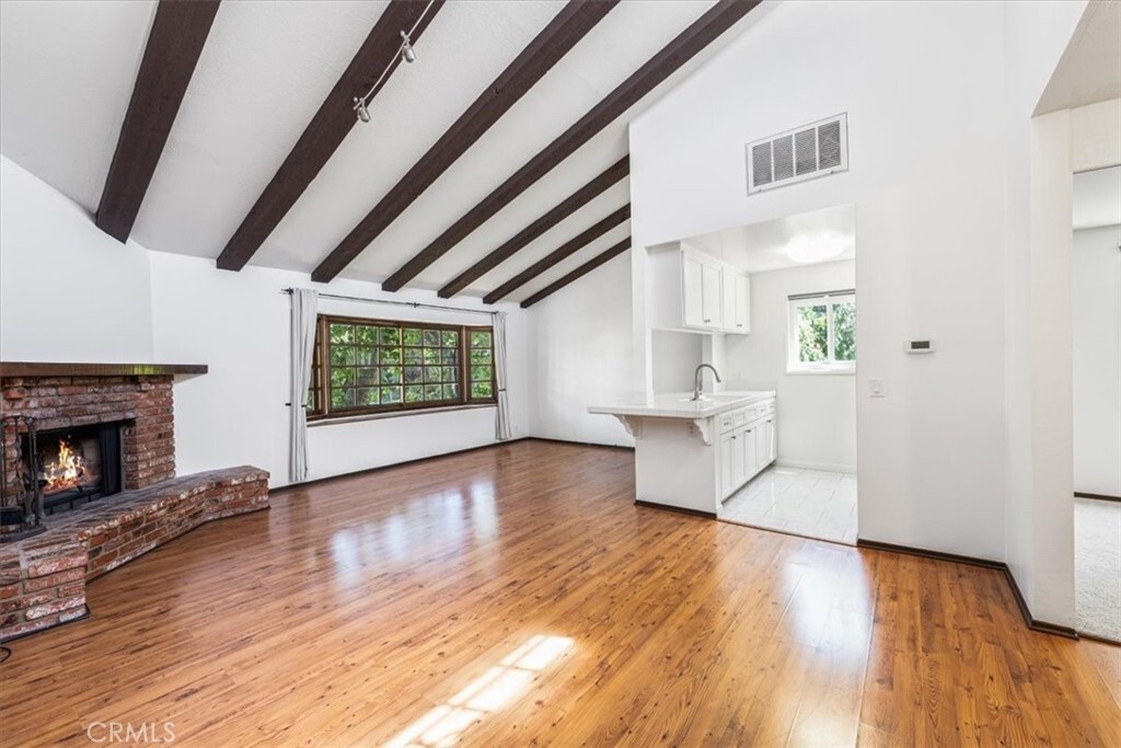 Property Photo: 4633 Ben Avenue 8 CA 91607