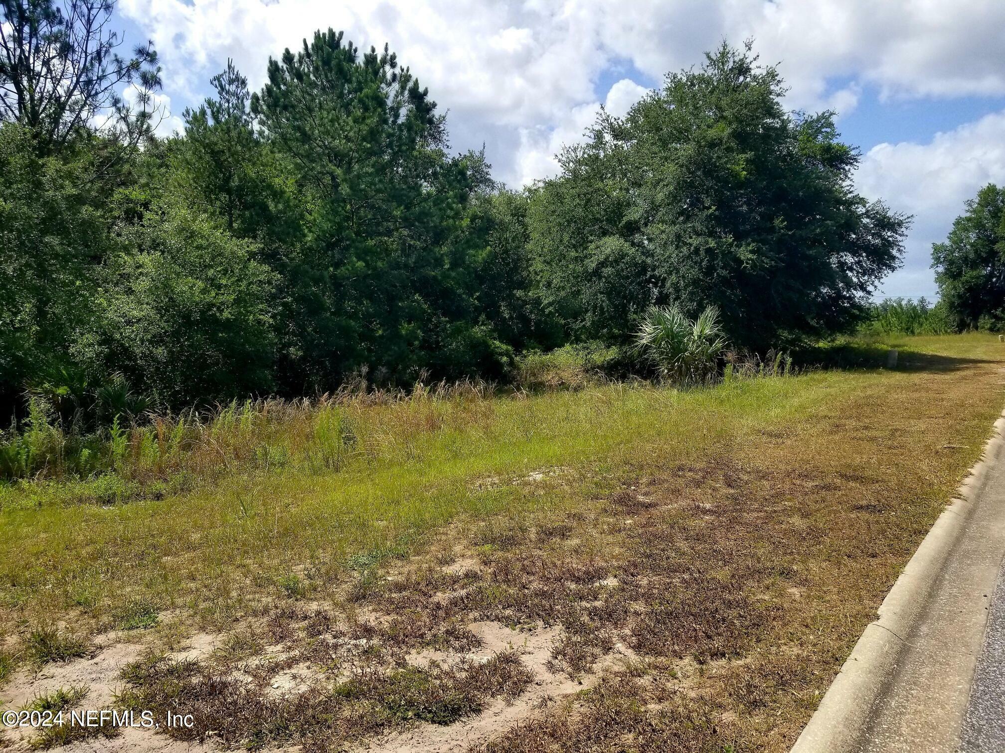 Property Photo: 108 Siesta Circle FL 32193