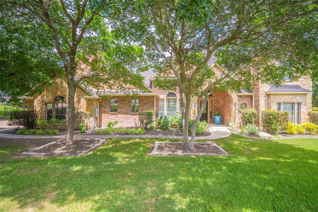 Property Photo:  111 Acorn Lane  TX 76008 