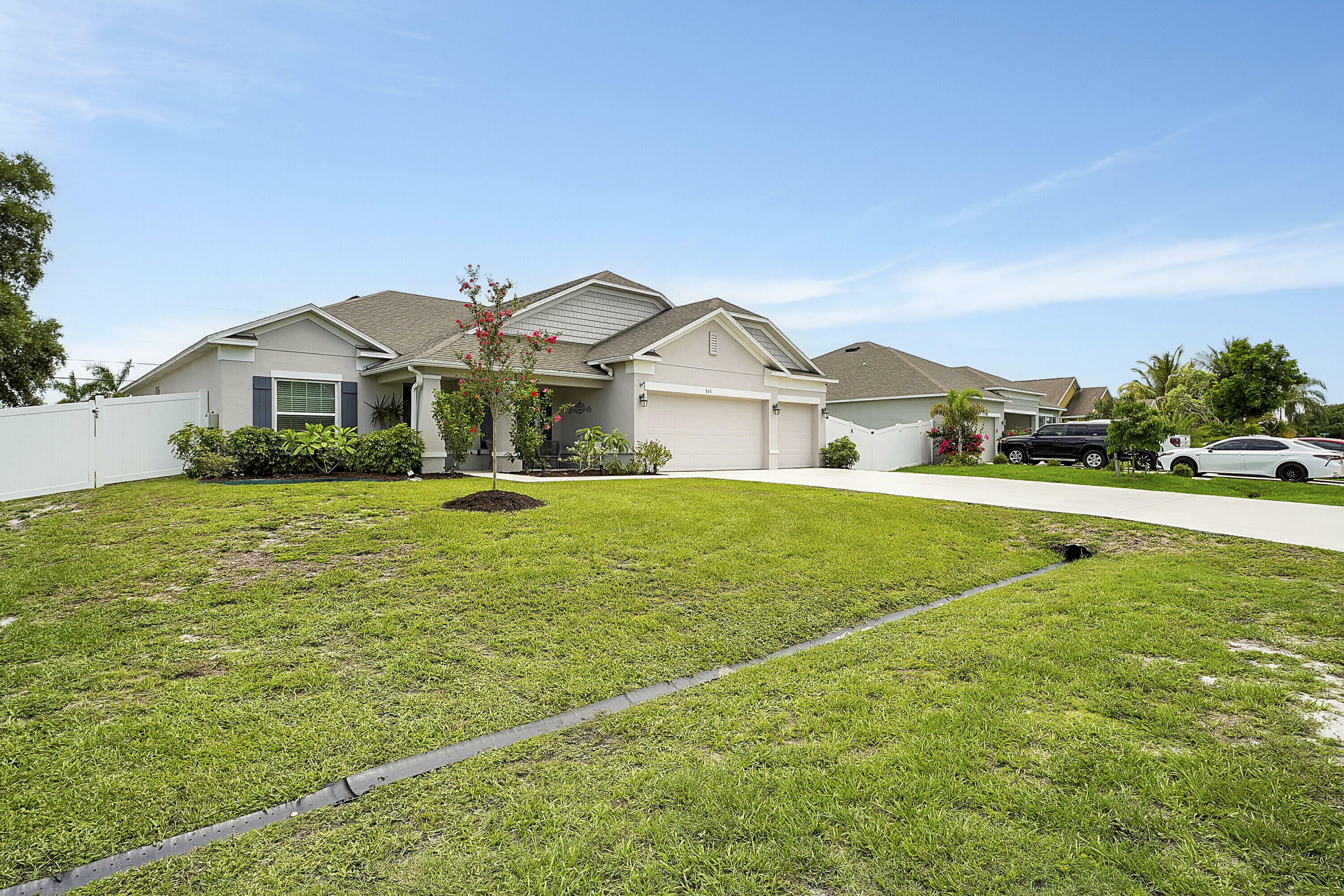 Property Photo:  868 SW Haas Avenue  FL 34953 