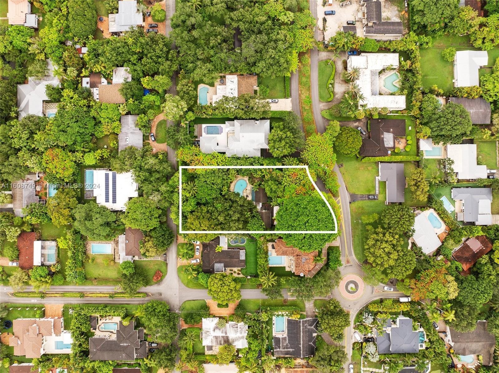 Property Photo: 5885 SW 84th St FL 33143