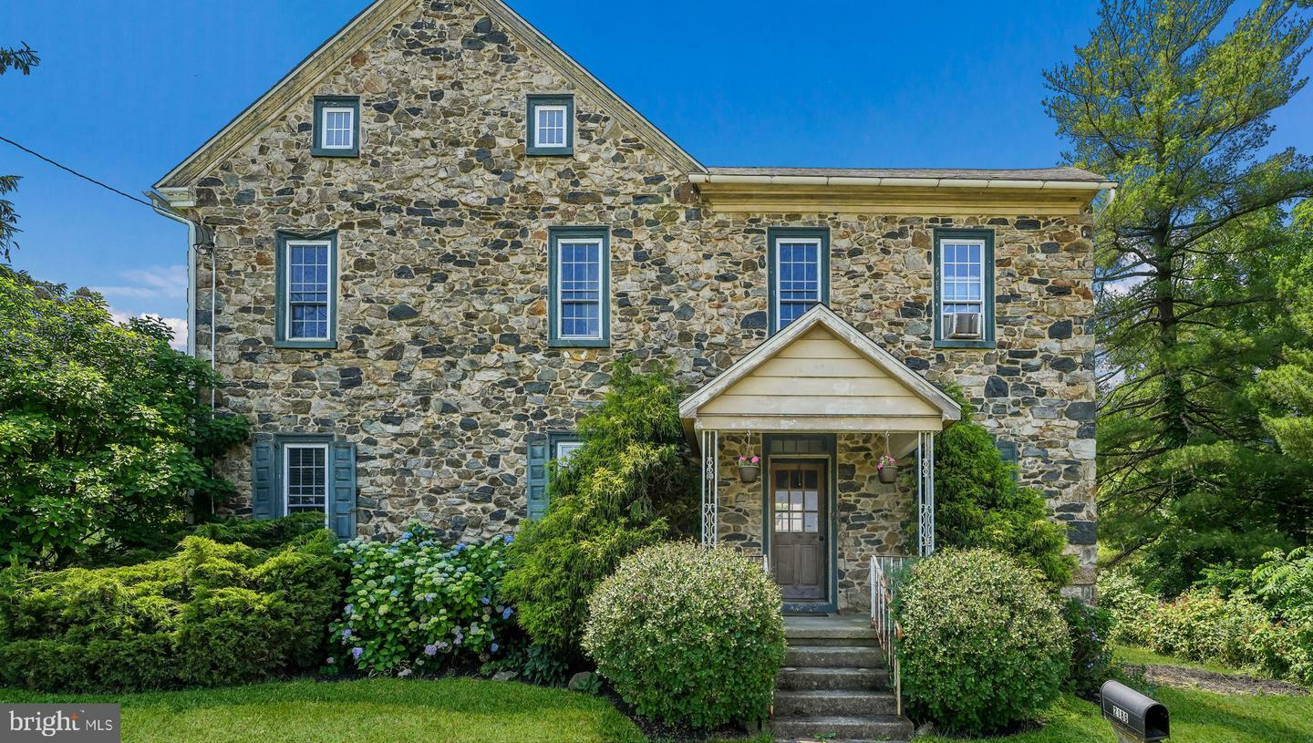 Property Photo:  2186 Church View Road  PA 18036 