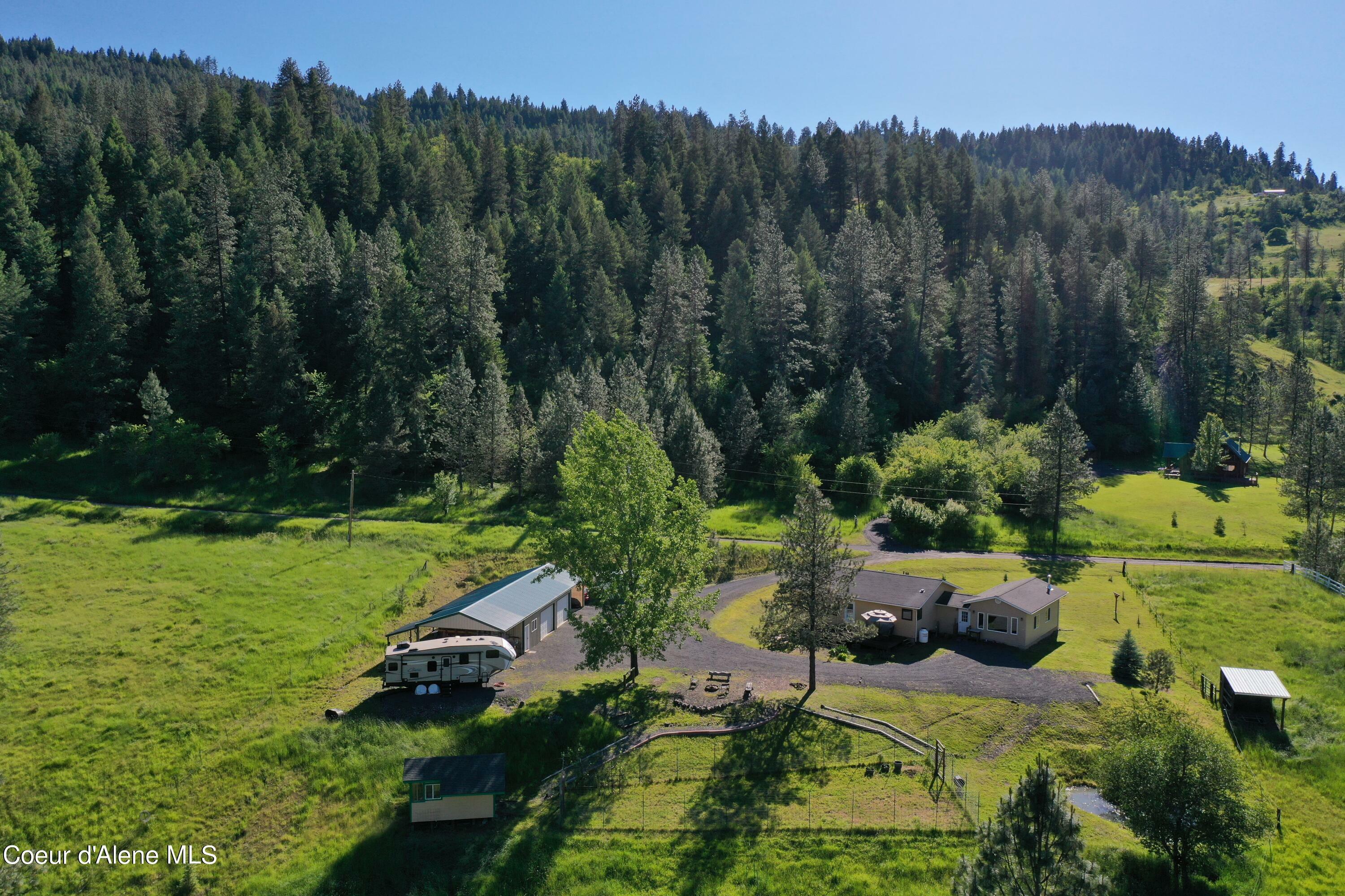 Property Photo:  242 Skyline Loop Rd  ID 83539 