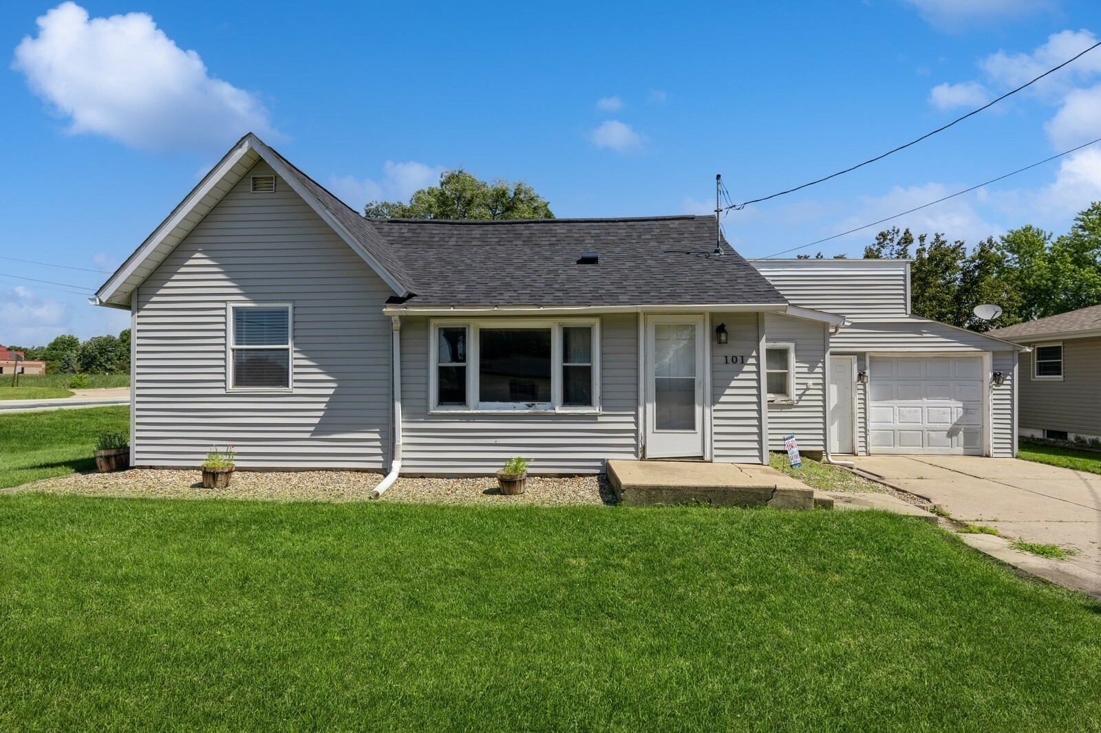 Property Photo:  101 SE 6th Street  IA 50111 