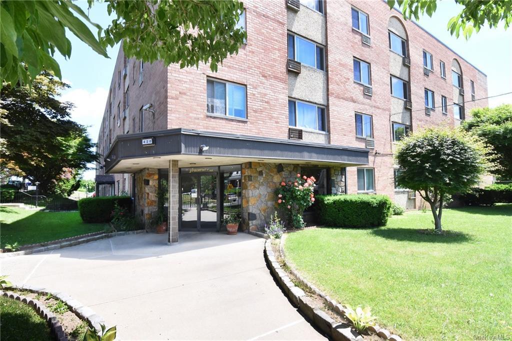 Property Photo:  420 Palisade Avenue 2M  NY 10703 