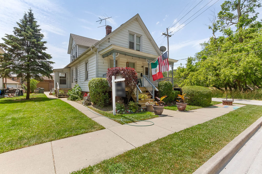 Property Photo:  6427 Elm Street  IL 60053 