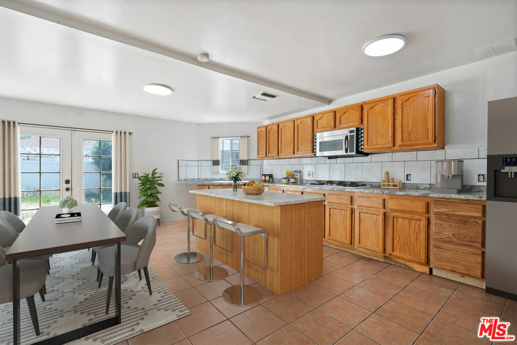 Property Photo:  10006 El Dorado Avenue  CA 91331 