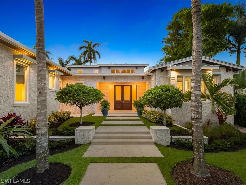 Property Photo: 185 North Lake Drive FL 34102