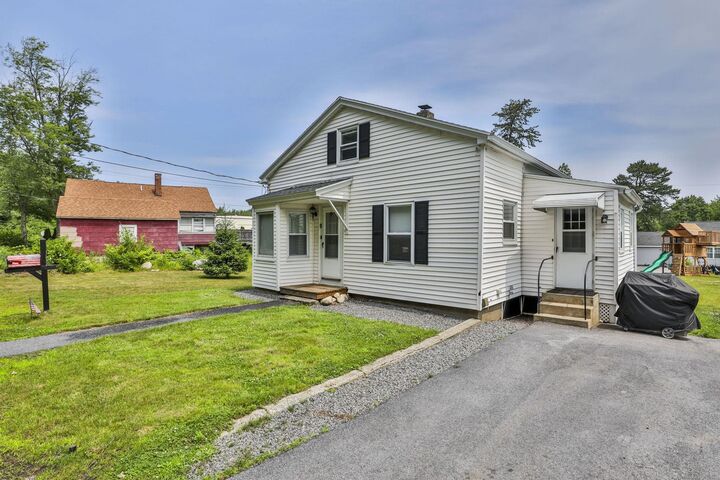 Property Photo:  9 Cardinal Road  NH 03032 