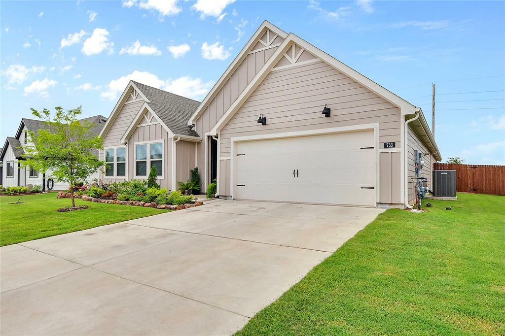 Property Photo:  733 Buttercup Drive  TX 76258 