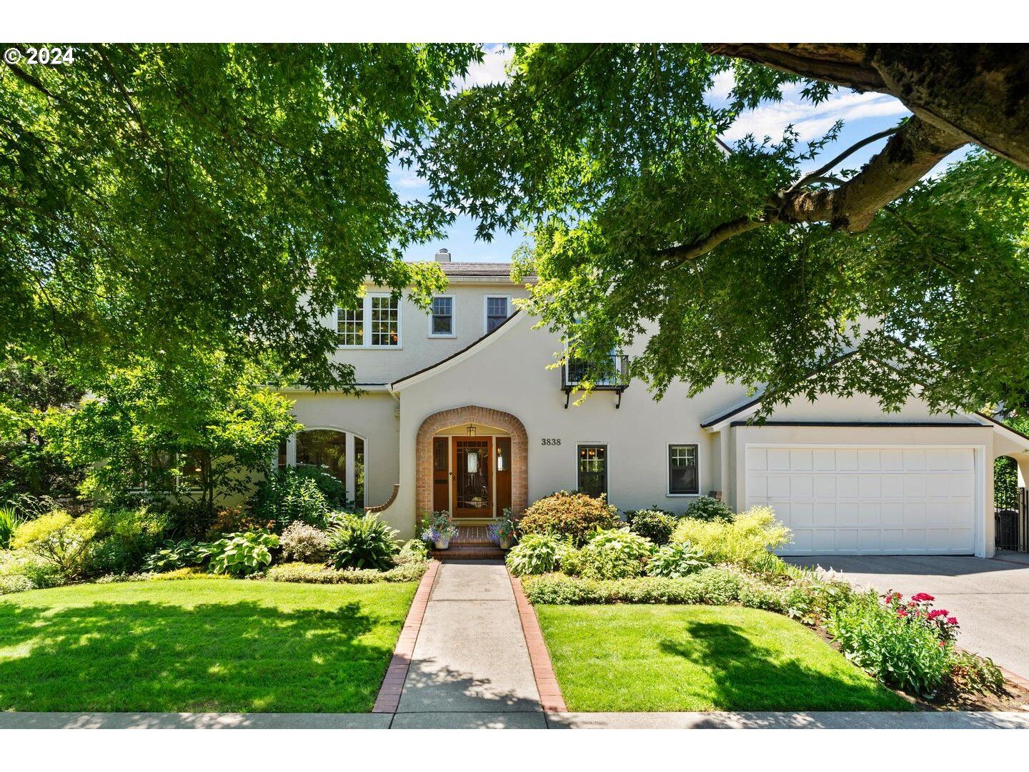 Property Photo: 3838 NE Alameda St OR 97212