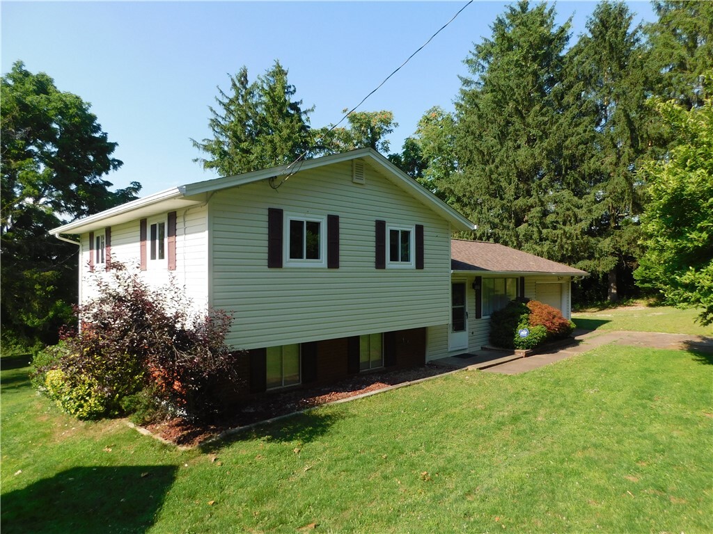 Property Photo: 215 Newell Rd PA 15438