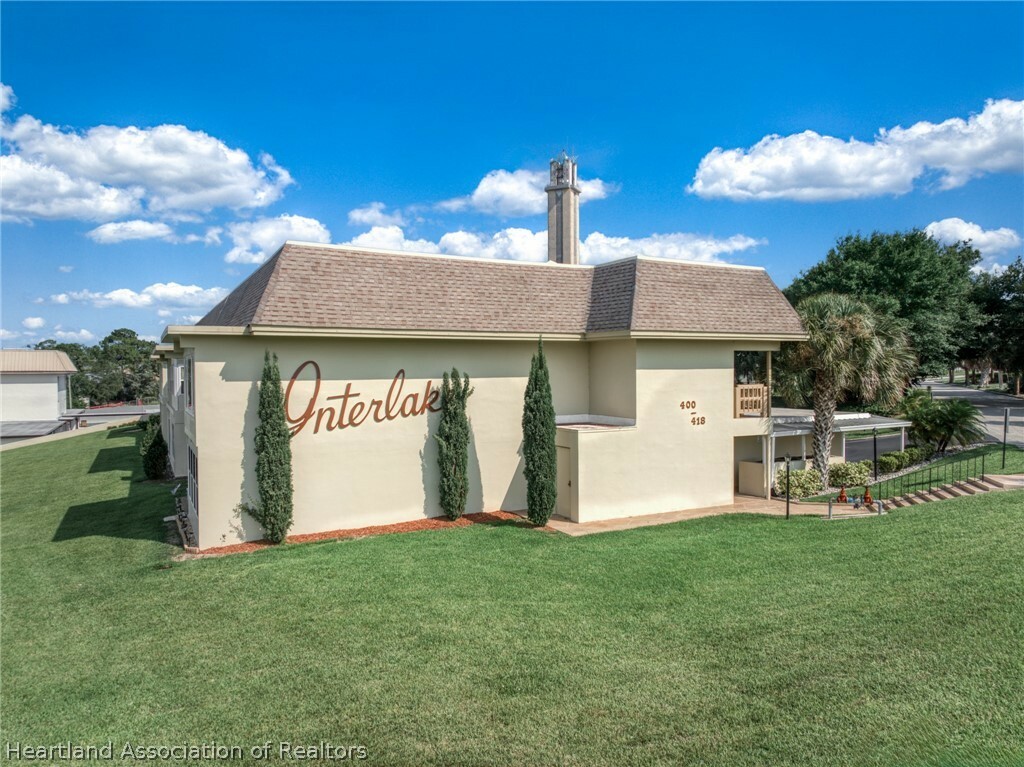Property Photo: 404 Lake Clay Drive S FL 33852