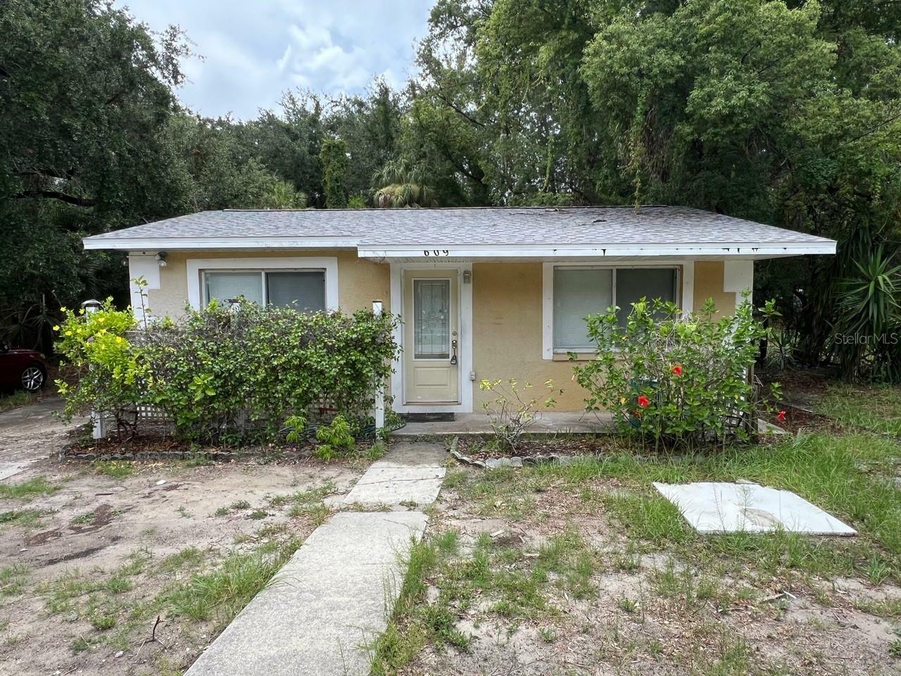 Property Photo:  609 S Safford Avenue  FL 34689 