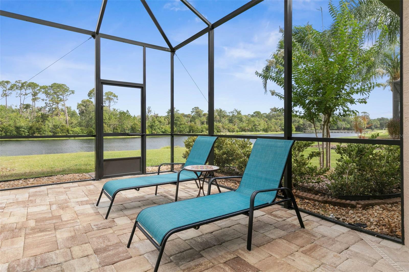 Property Photo:  206 Willow Oak Way  FL 32137 