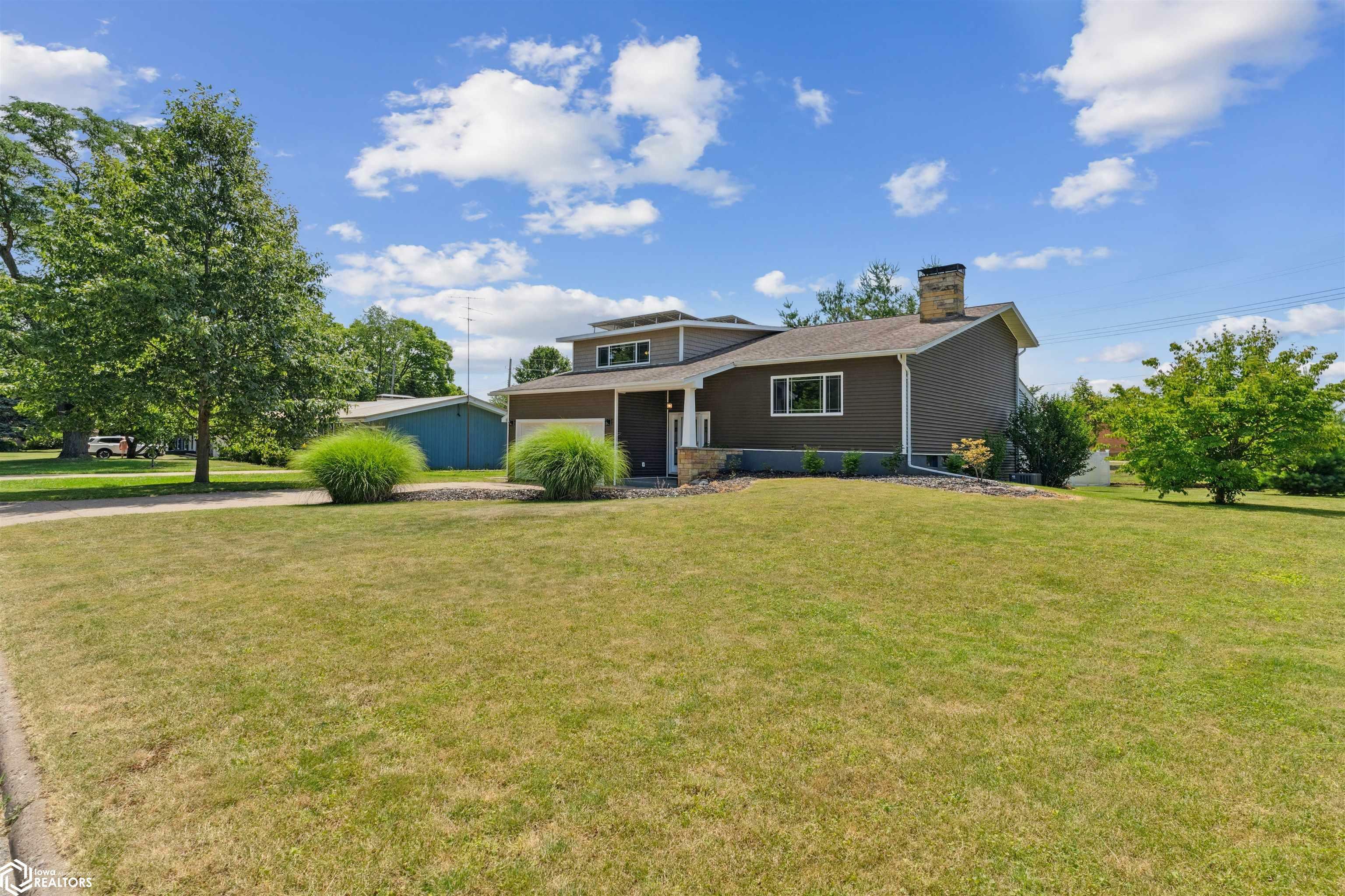 Property Photo:  112 Golf Lane  IA 52601 