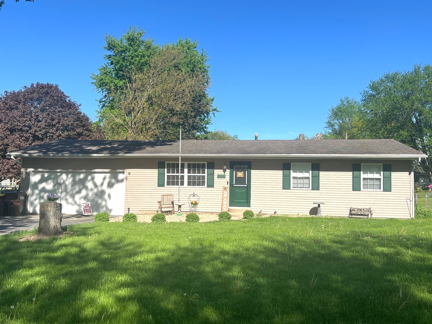 Property Photo:  331 Rosalind Road  IL 61068 