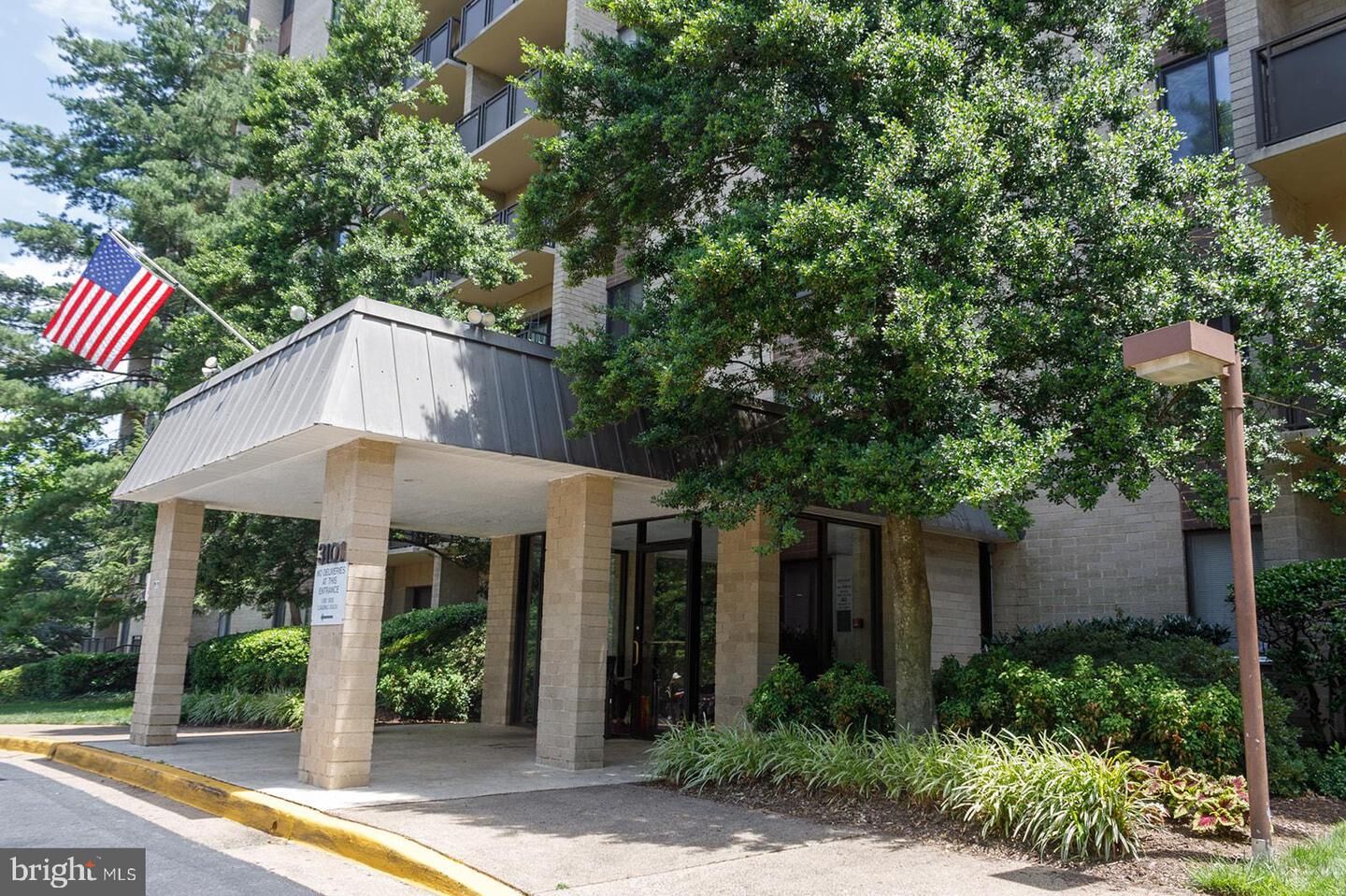 Property Photo:  3101 S Manchester Street 504  VA 22044 