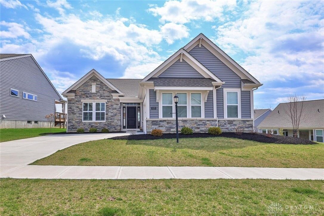 Property Photo:  