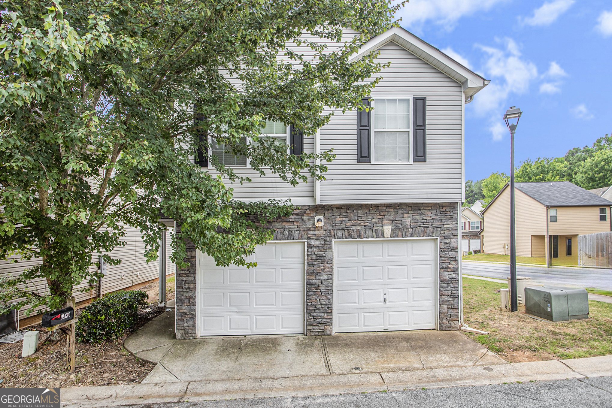 Property Photo:  1590 Potomac Court  GA 30349 