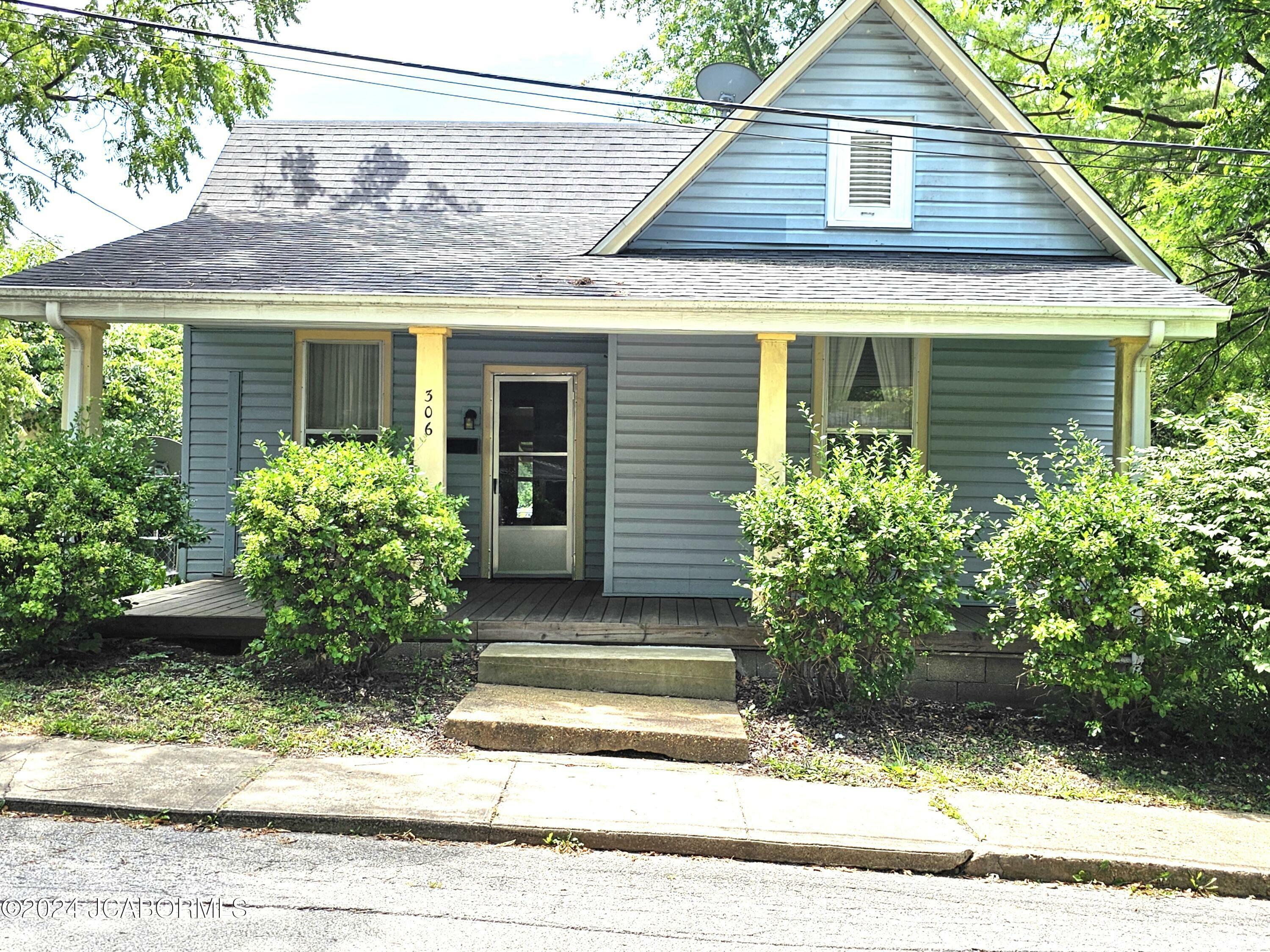 Property Photo:  306 E 7th Street  MO 65251 