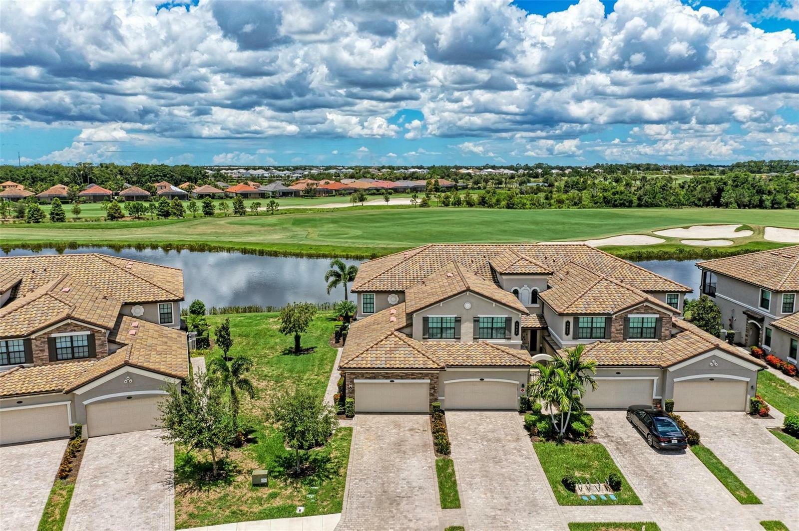 Property Photo: 5922 Wake Forest Run 101 FL 34211