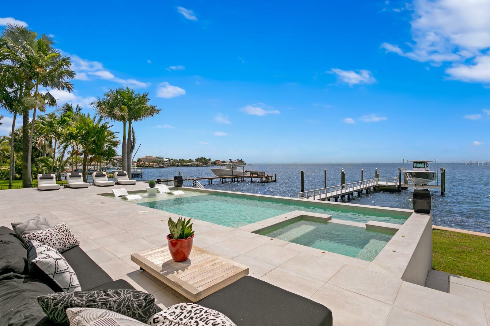 Property Photo:  4611 Bayshore Boulevard NE  FL 33703 