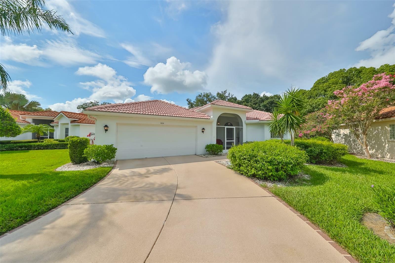 Property Photo:  924 Kings Boulevard  FL 33573 