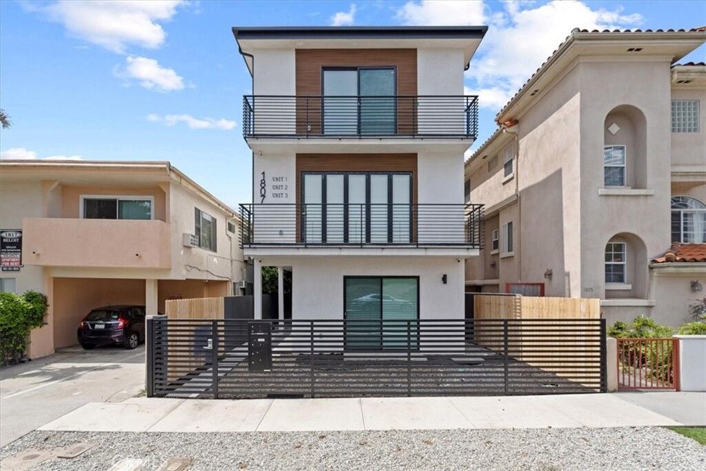 Property Photo:  1807 Beloit Avenue  CA 90025 
