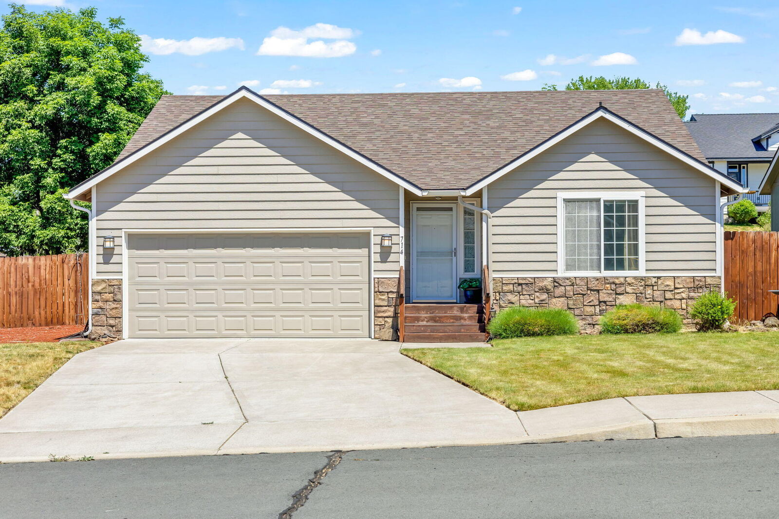 Property Photo:  714 SE Cross Lane Lane  OR 97741 