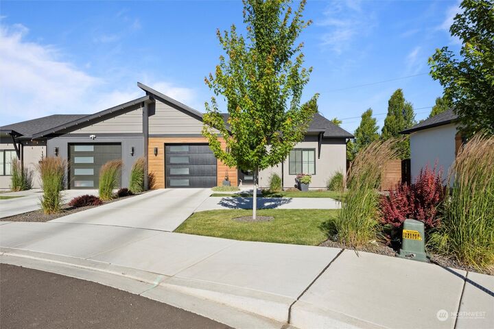 Property Photo:  133 Sonoma Place  WA 99362 