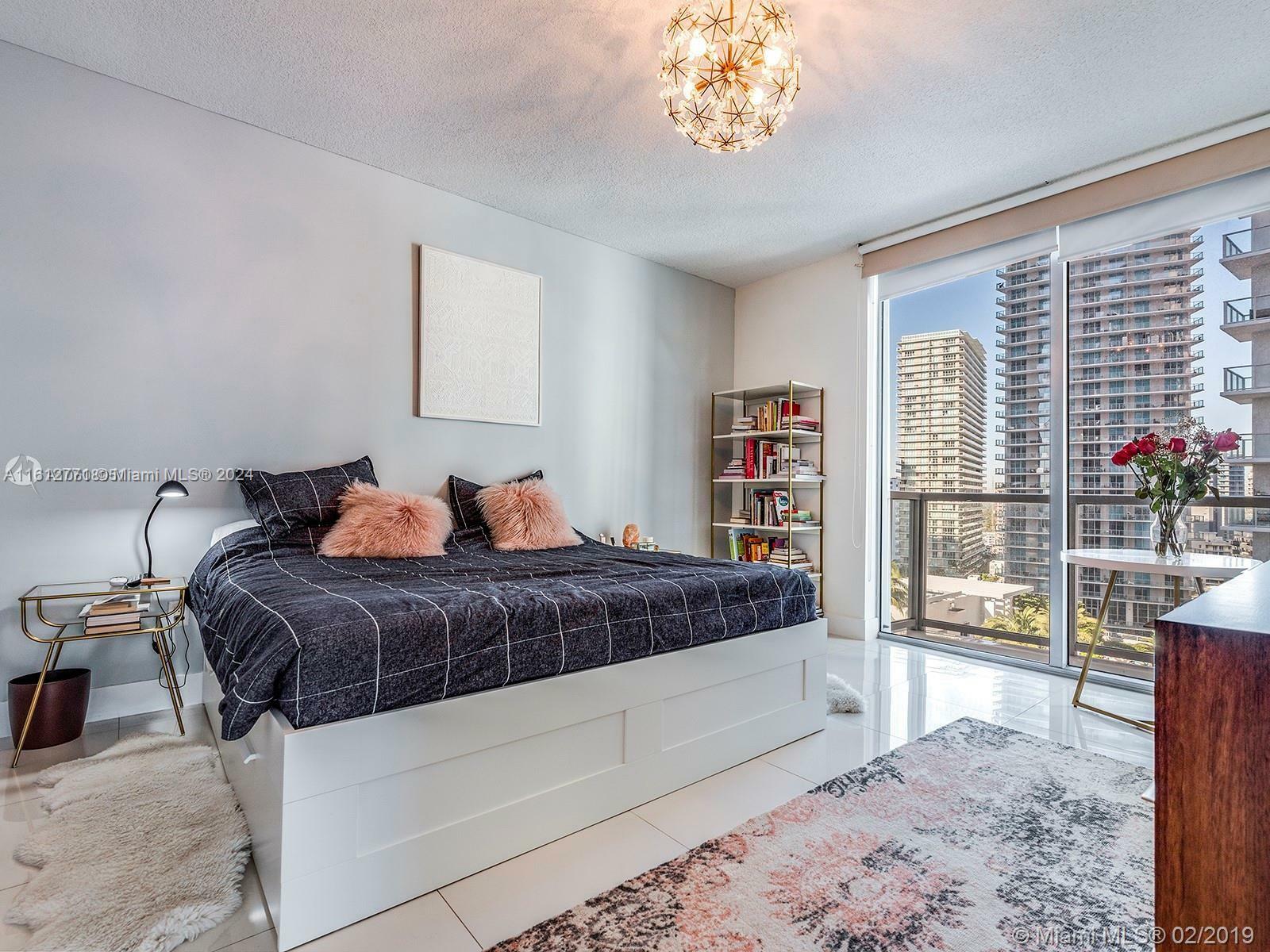 Property Photo:  1060 Brickell Ave 1717  FL 33131 