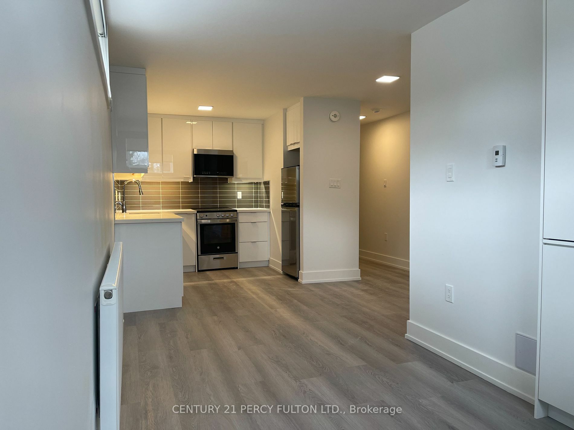 Property Photo:  18 Cavell Avenue 8  ON M8V 1P2 