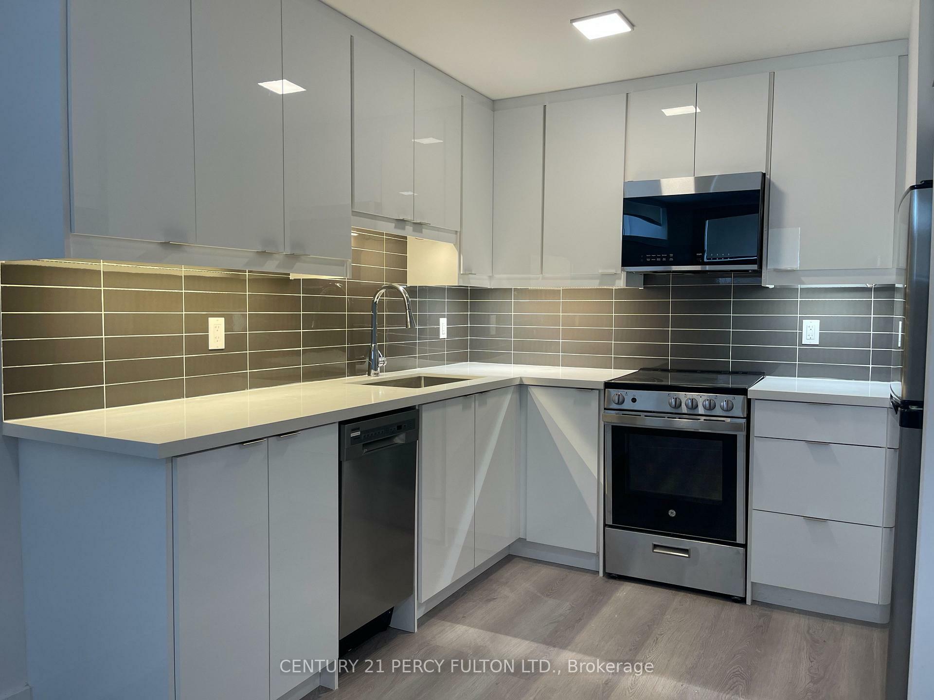 Photo de la propriété:  18 Cavell Avenue 8  ON M8V 1P2 