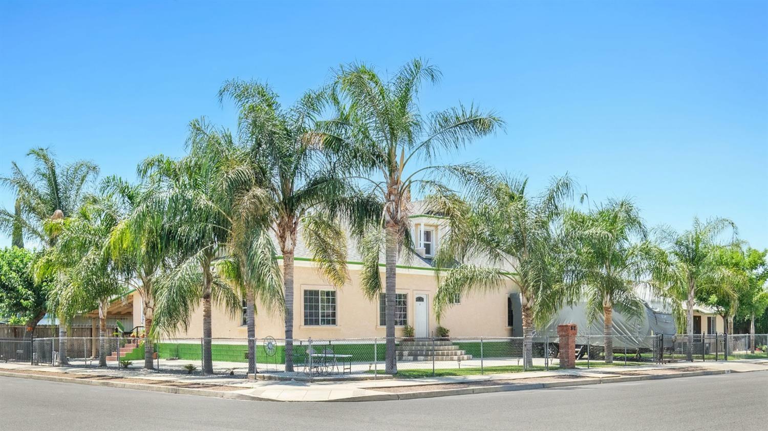 Property Photo:  1322 1 St Street  CA 93662 