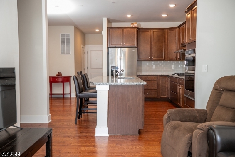 Property Photo:  3 Vanderbilt Blvd 109  NJ 07932 