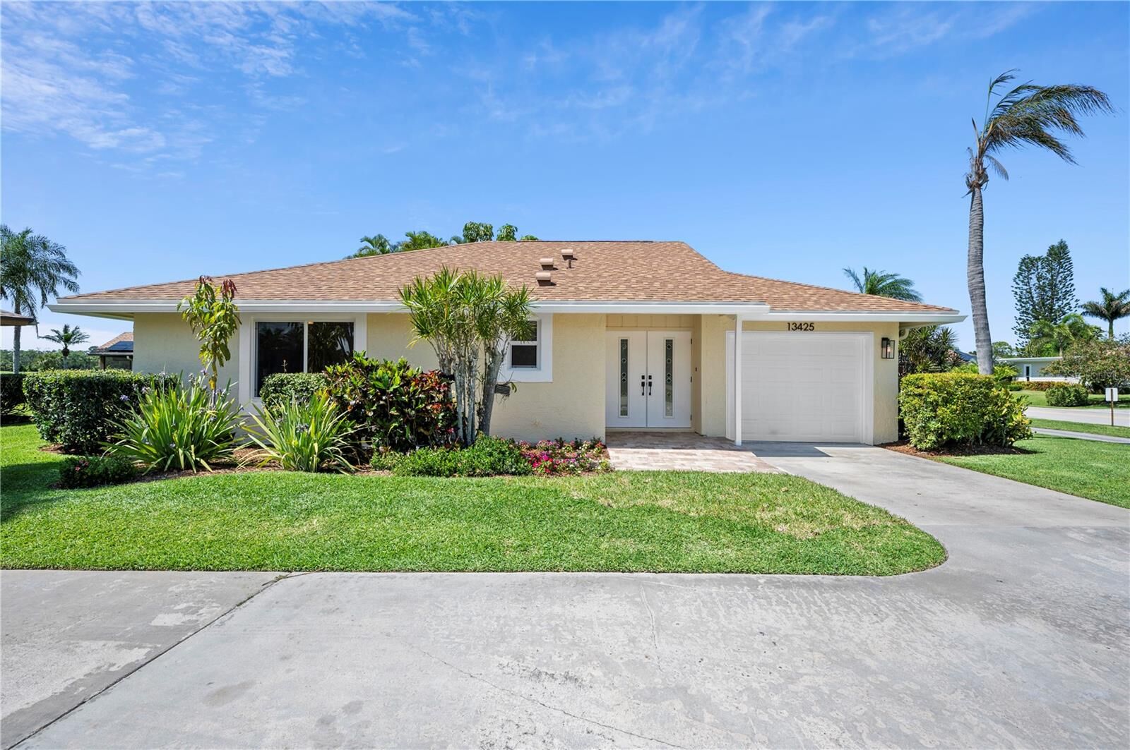 Property Photo: 13425 Crosspointe Drive FL 33418
