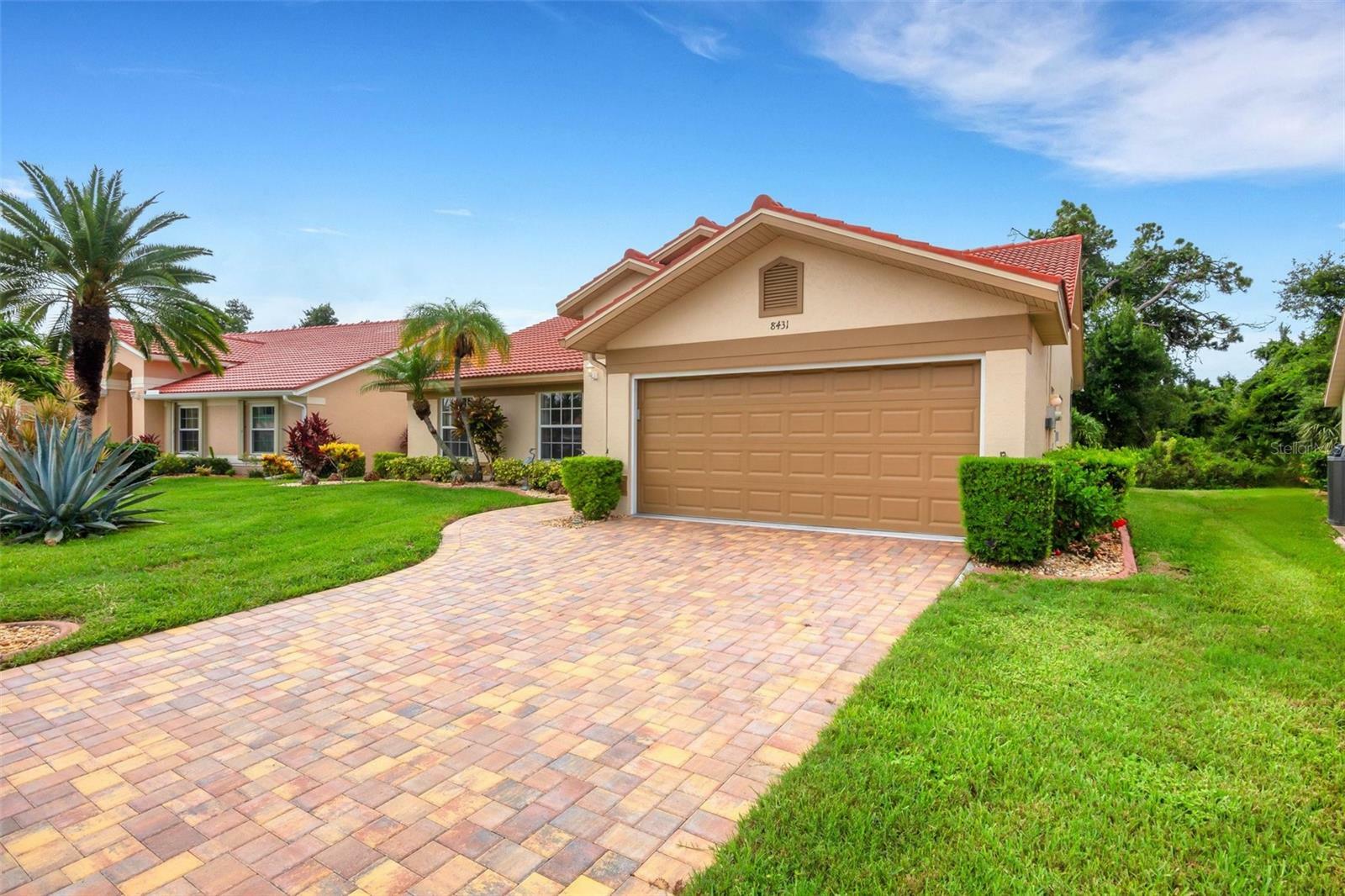 Property Photo:  8431 Creekview Lane  FL 34224 